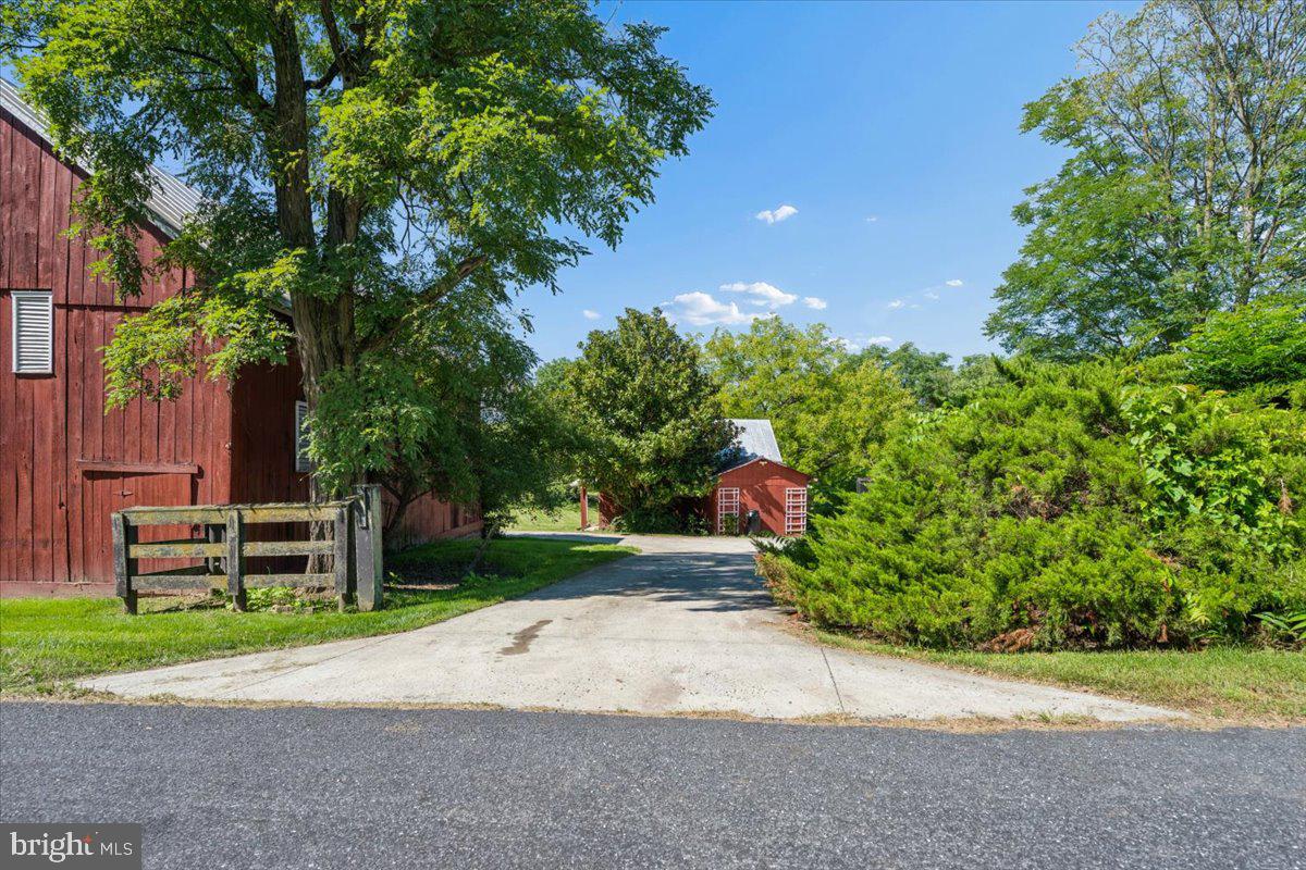 10927 Sixes Rd Property Photo 8