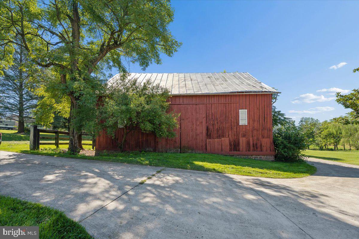 10927 Sixes Rd Property Photo 21