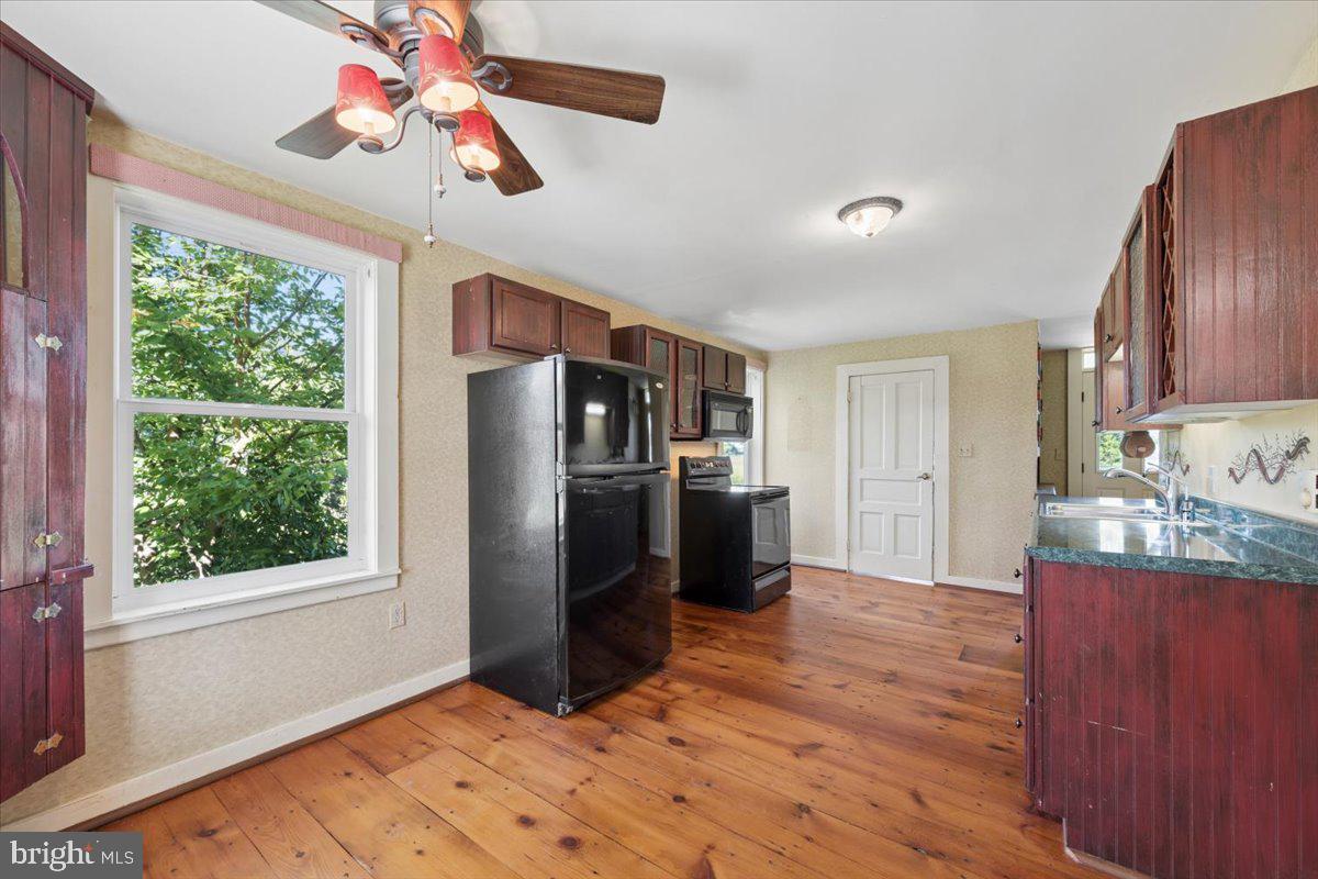 10927 Sixes Rd Property Photo 48