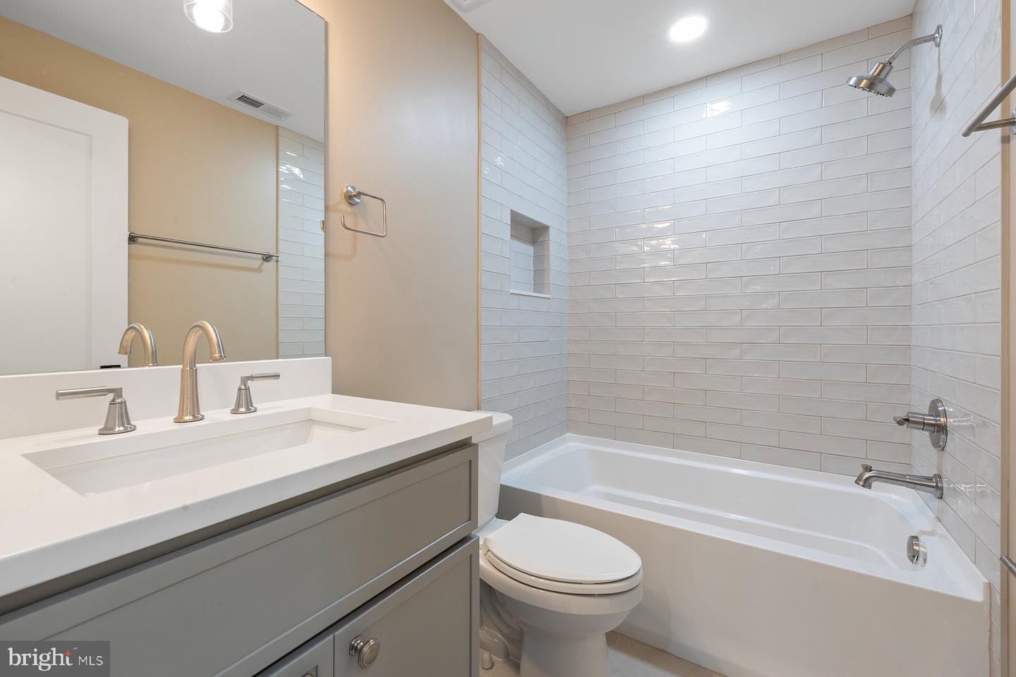 13132 Manor Dr Property Photo 27