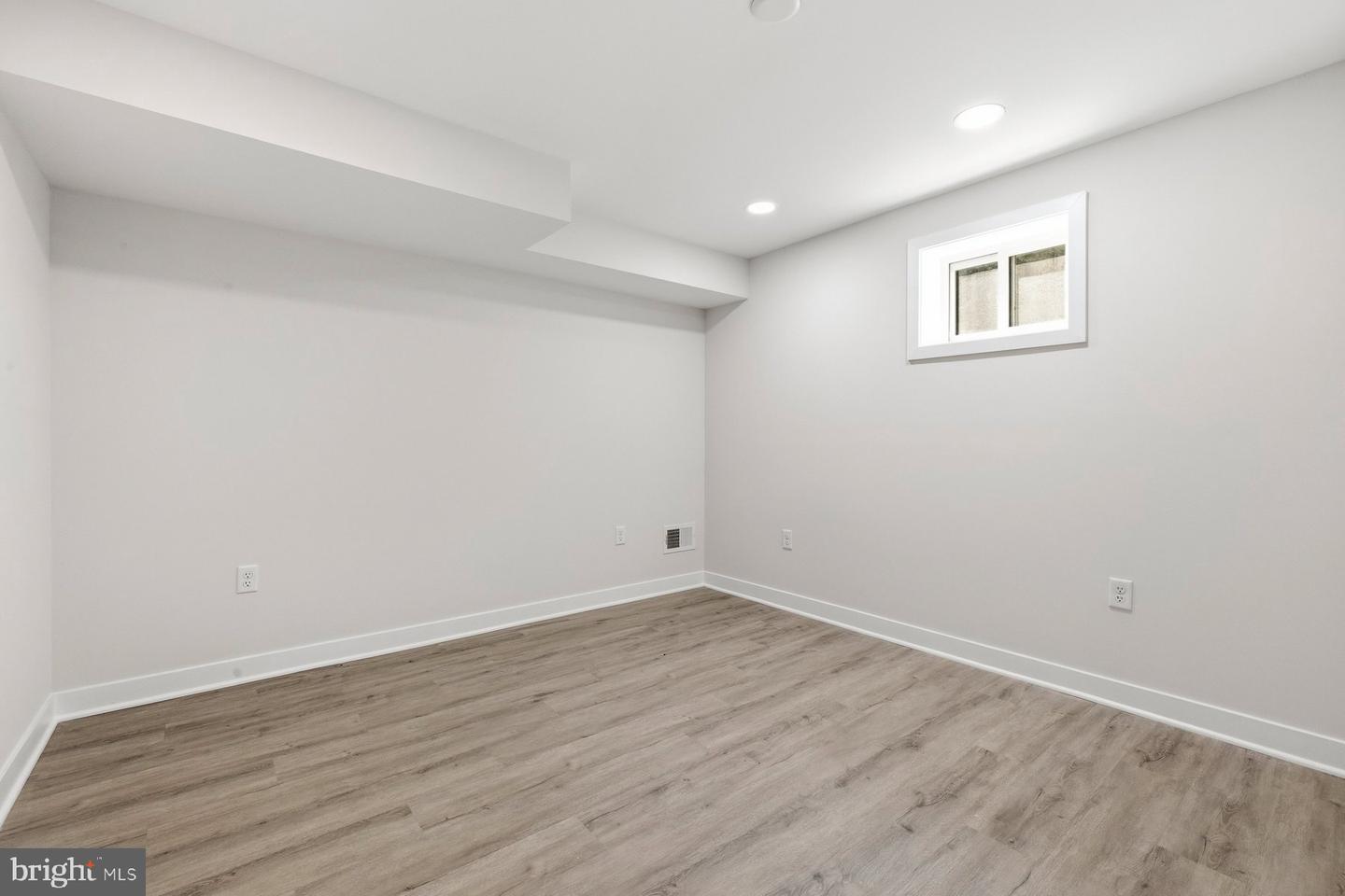 13132 Manor Dr Property Photo 28