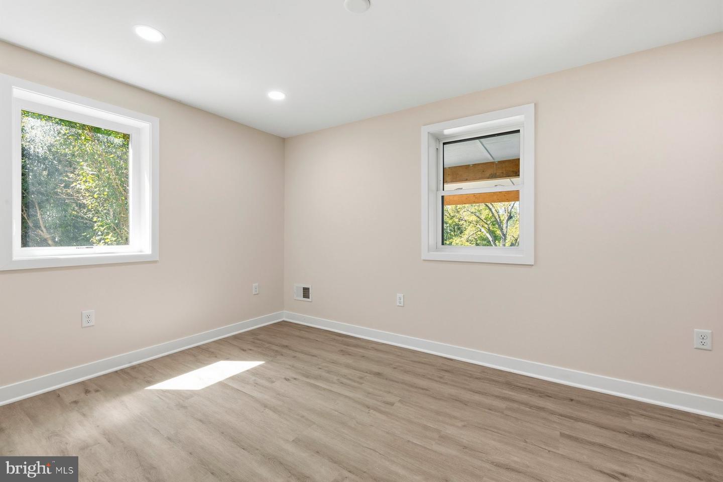 13132 Manor Dr Property Photo 30