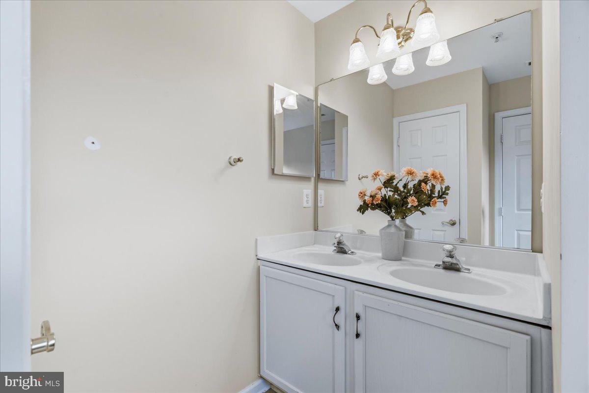 6104 Pine Ridge Ter Property Photo 15