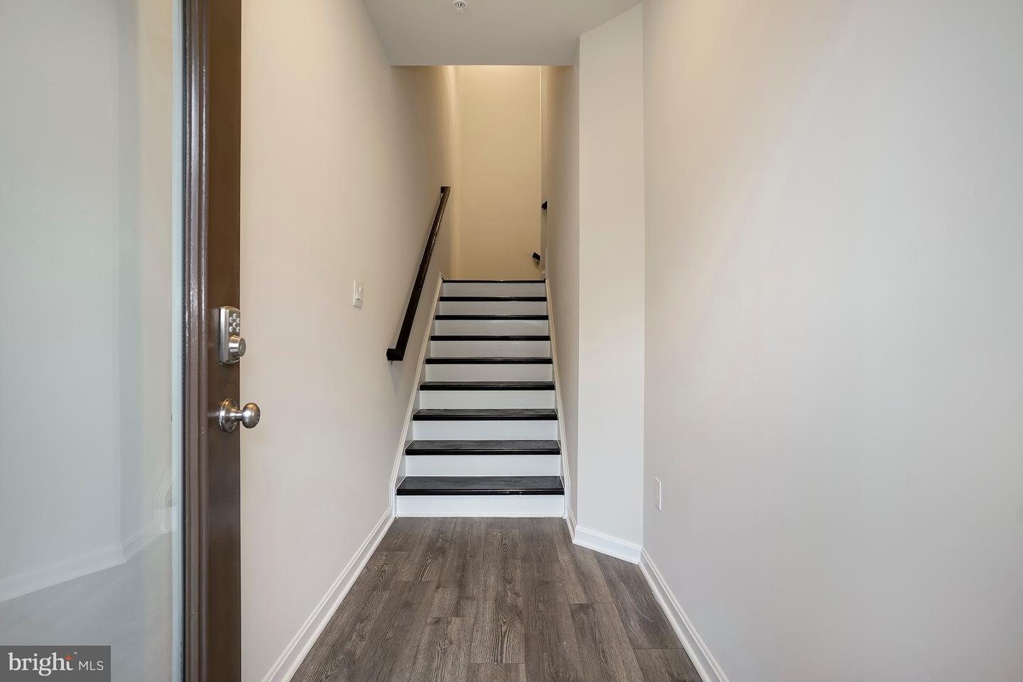 857 Amity St Property Photo 3