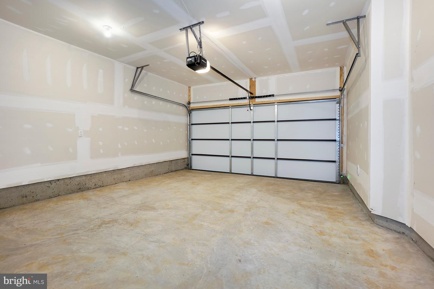 857 Amity St Property Photo 7