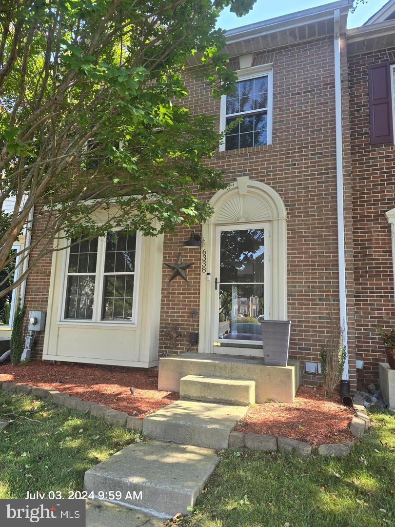 6338 Towncrest Ct Property Photo 2