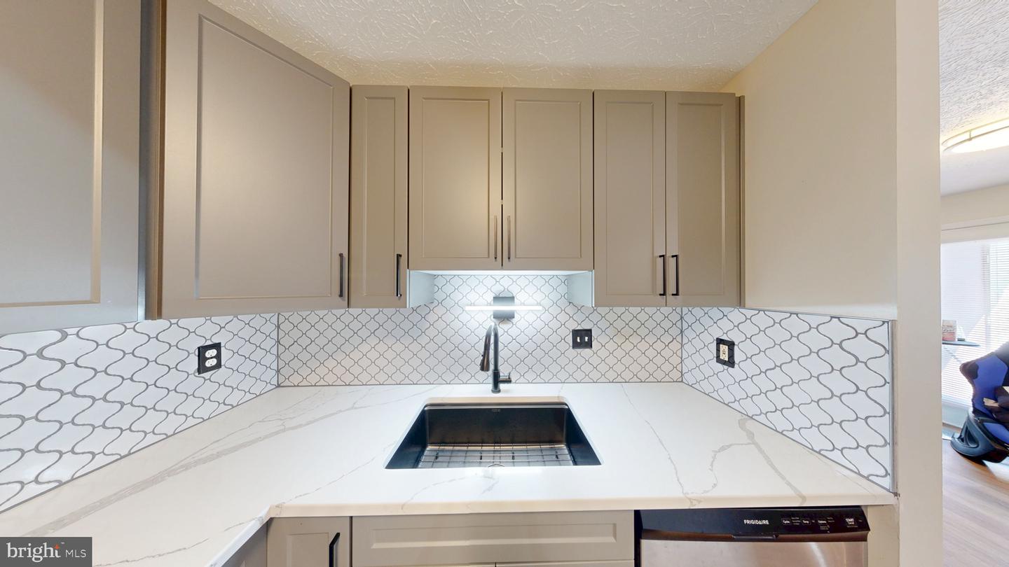 2106 Whitehall Rd #1b Property Photo 6