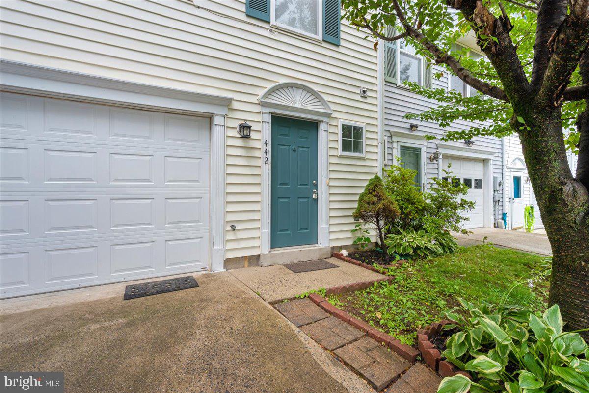 442 BLOSSOM LN Property Photo 1