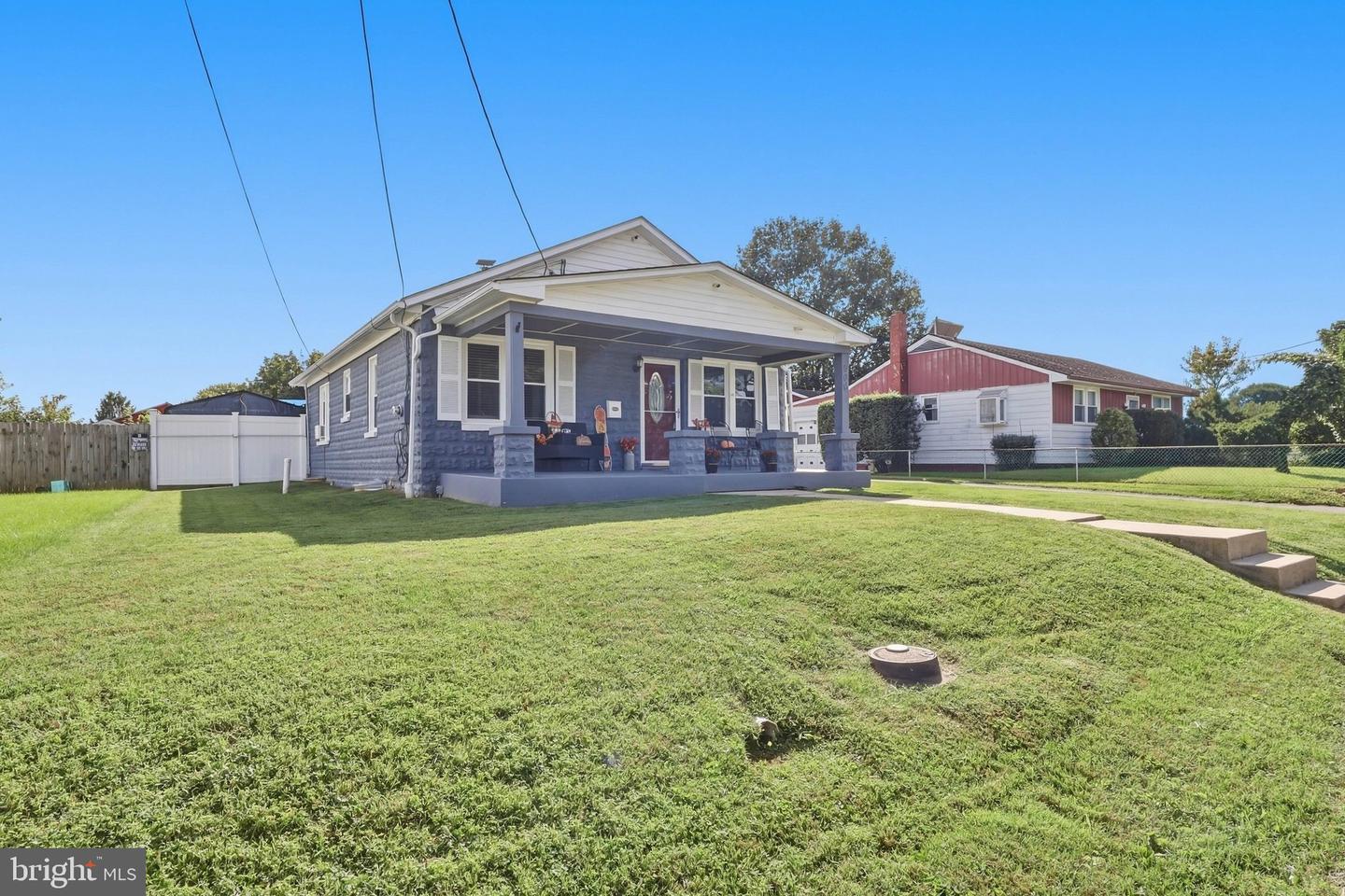 906 E F St E Property Photo 5