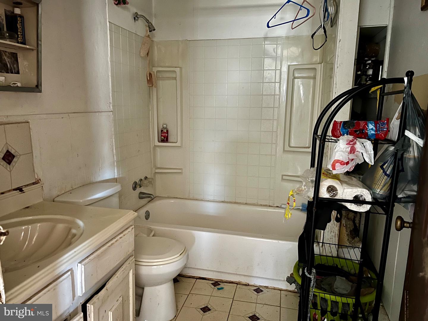 11 Woodside Ave Property Photo 9