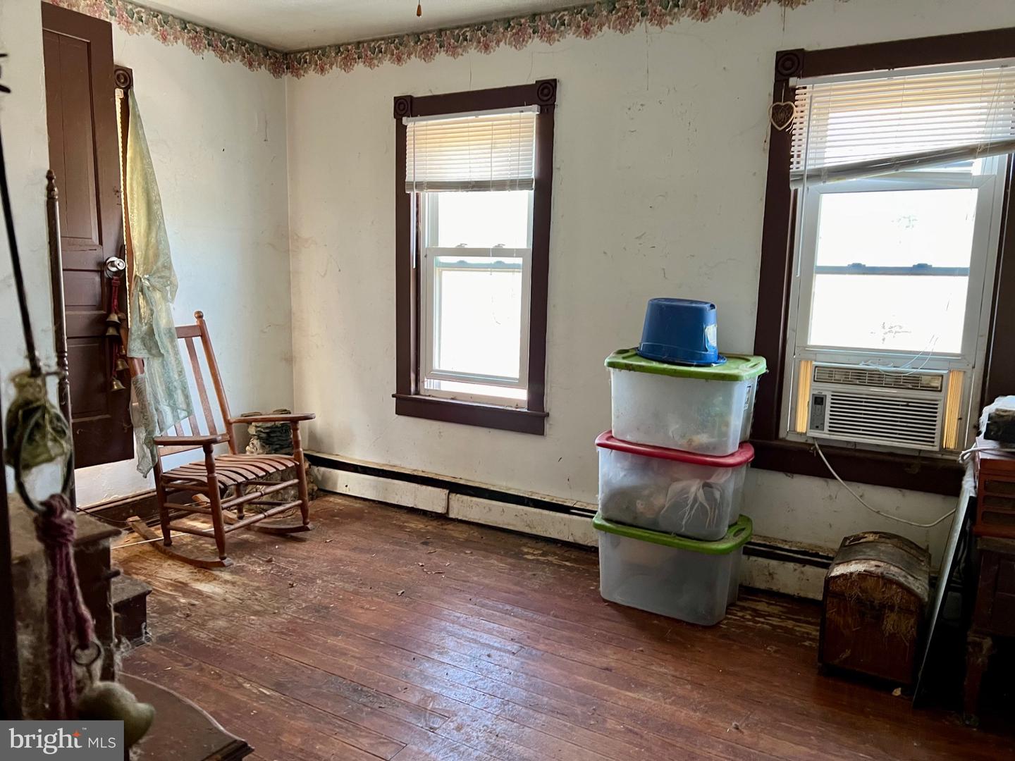 11 Woodside Ave Property Photo 13