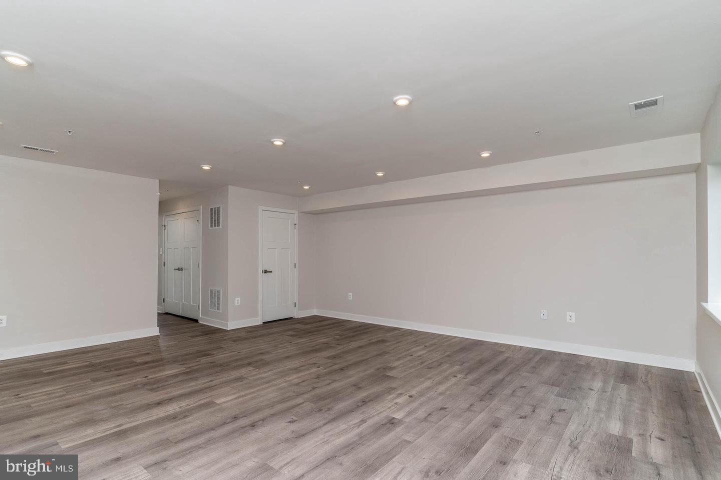 6021 Etterbeek St Property Photo 7