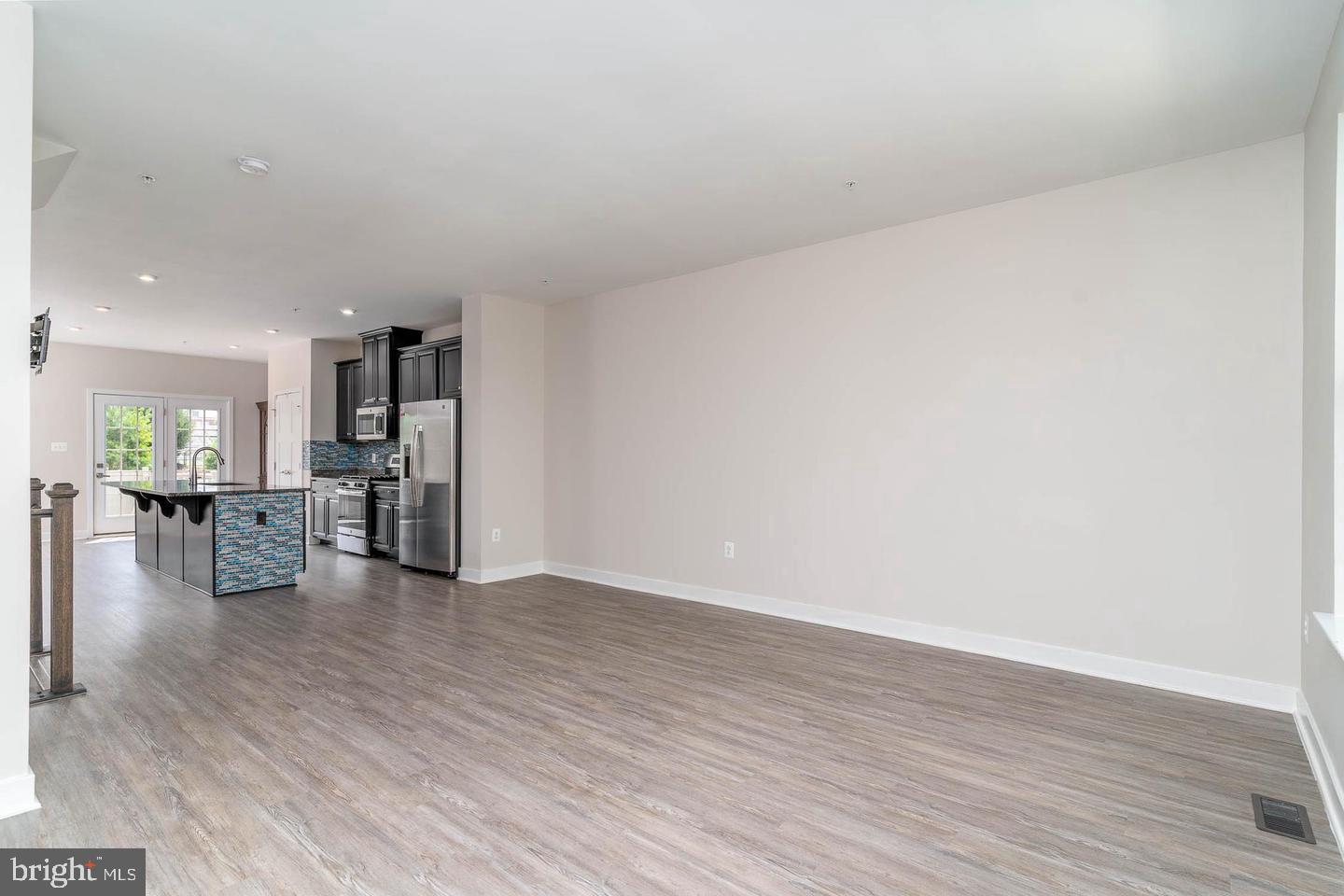 6021 Etterbeek St Property Photo 13