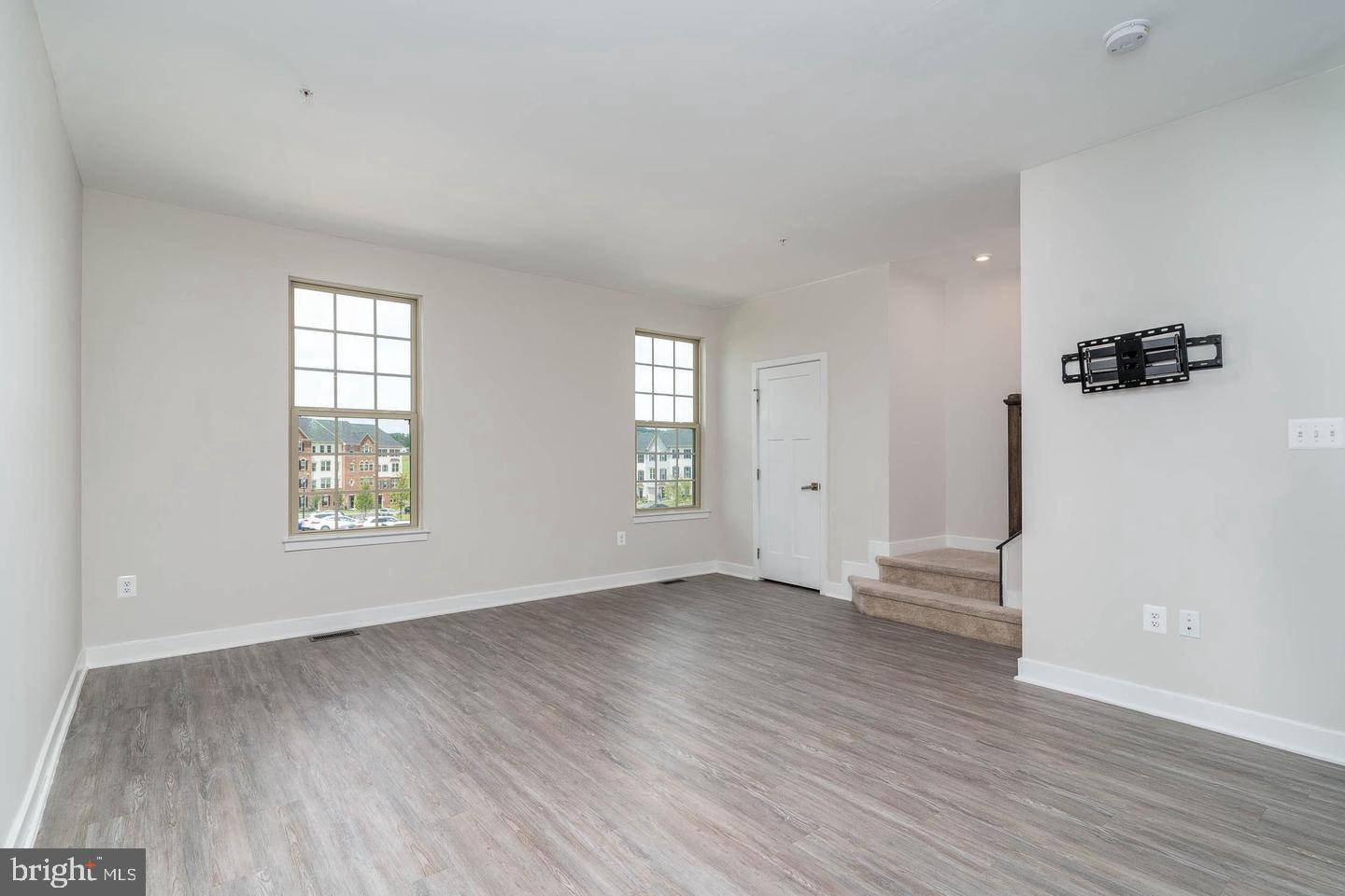 6021 Etterbeek St Property Photo 15