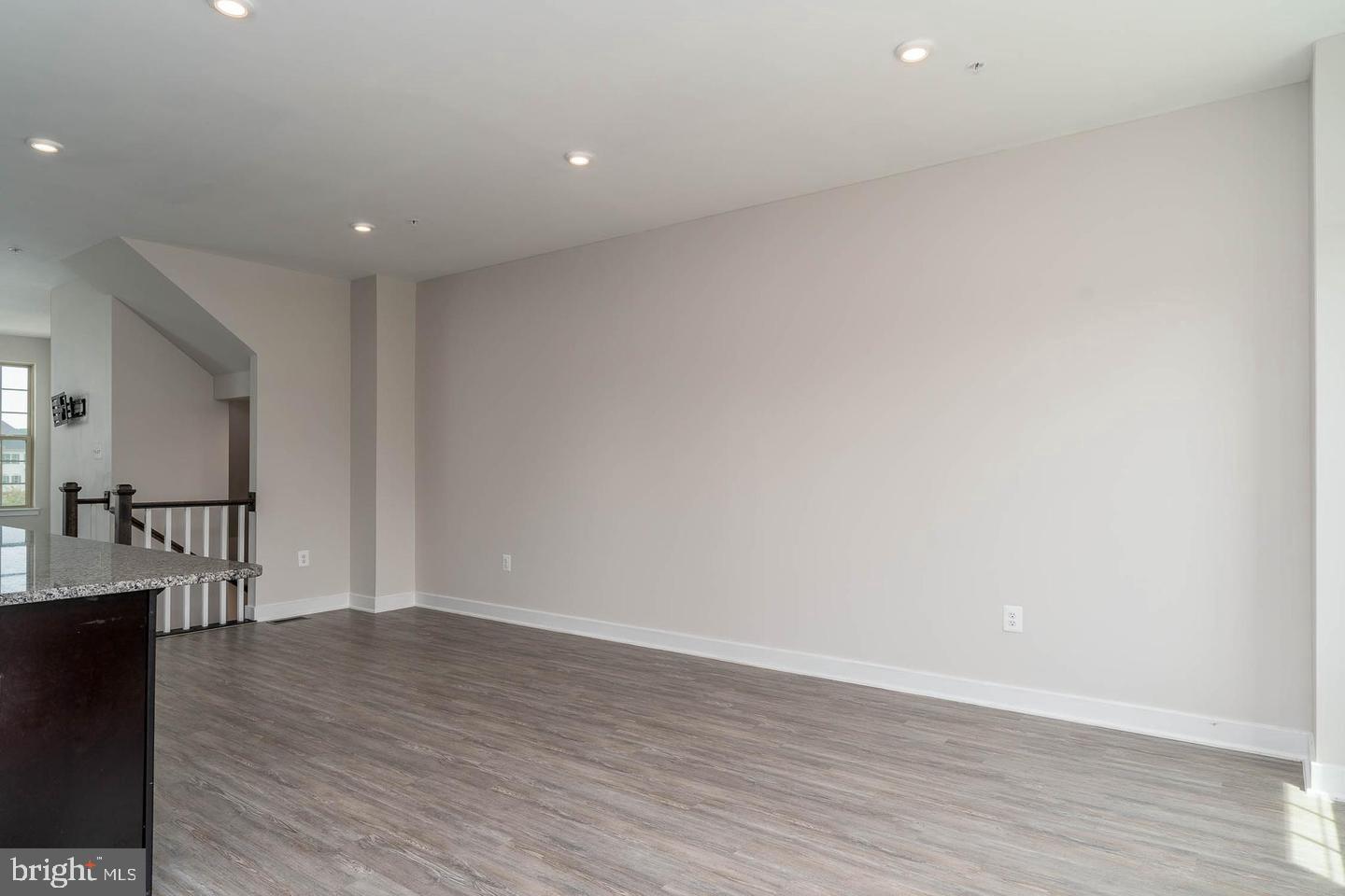 6021 Etterbeek St Property Photo 16