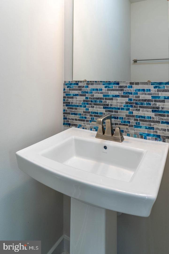 6021 Etterbeek St Property Photo 18