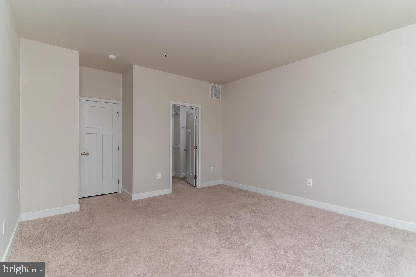 6021 Etterbeek St Property Photo 20
