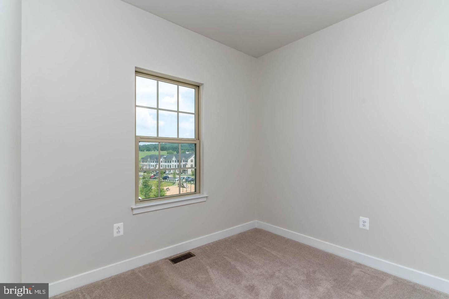 6021 Etterbeek St Property Photo 24