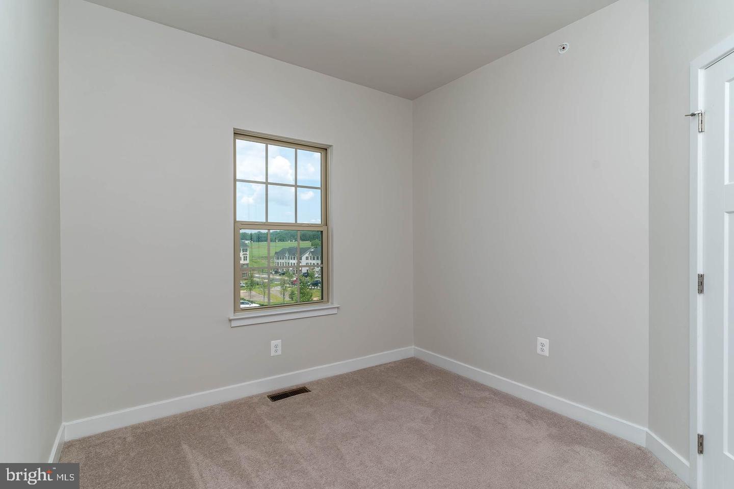 6021 Etterbeek St Property Photo 25