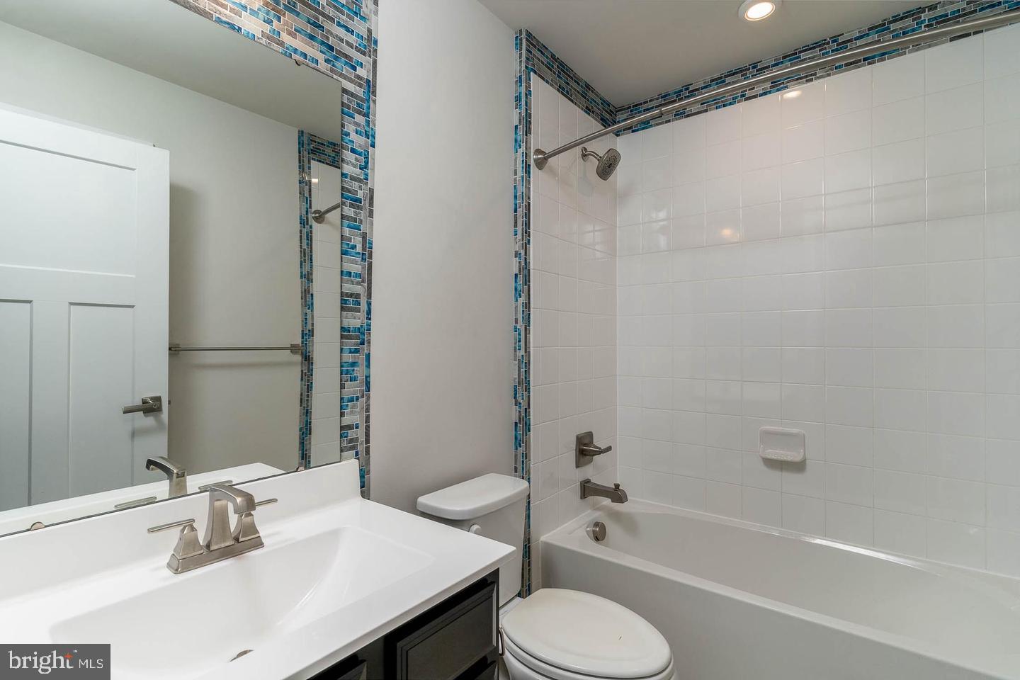 6021 Etterbeek St Property Photo 26