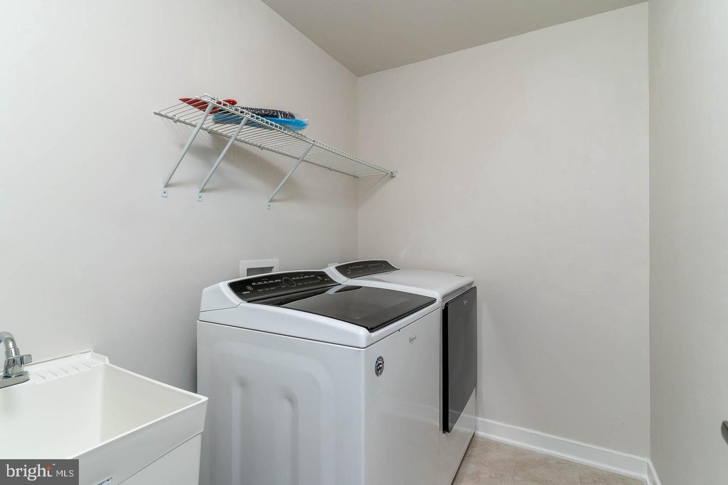 6021 Etterbeek St Property Photo 27