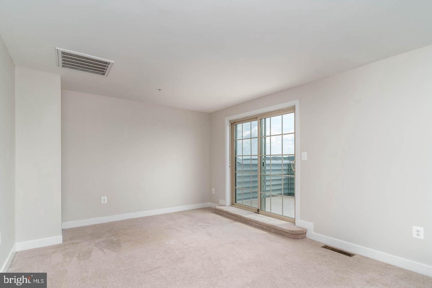 6021 Etterbeek St Property Photo 28