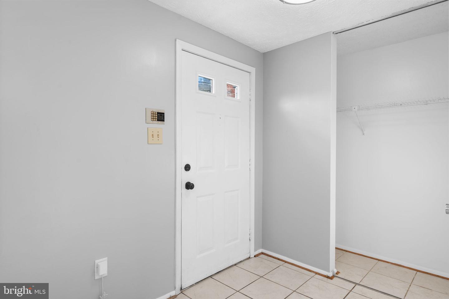 7041 Hames Ct Property Photo 4