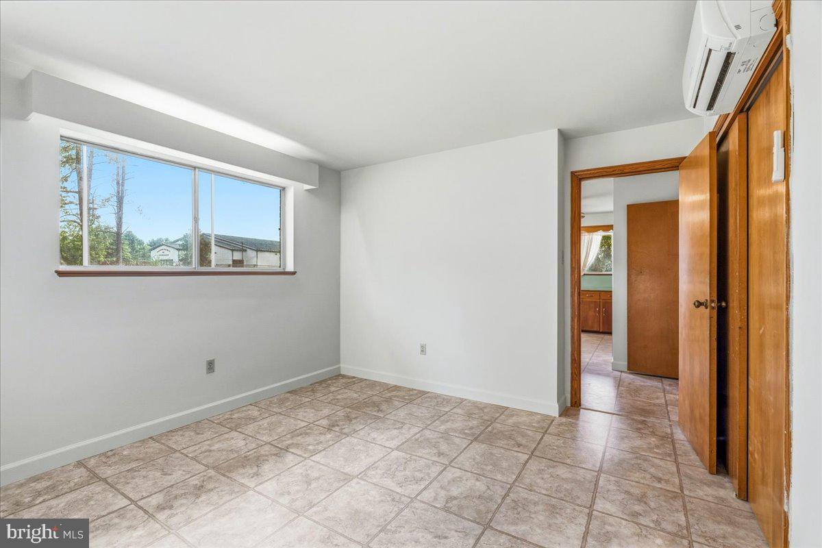205 Franklin St Property Photo 26