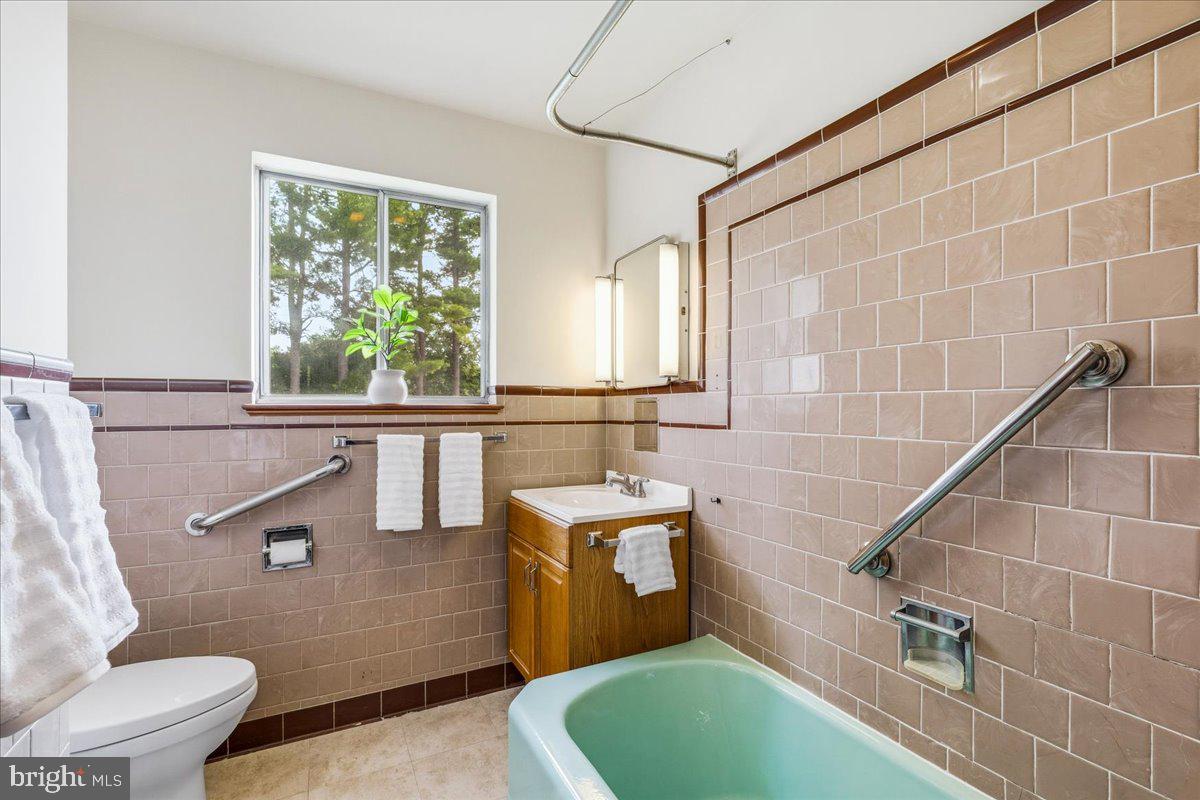 205 Franklin St Property Photo 32