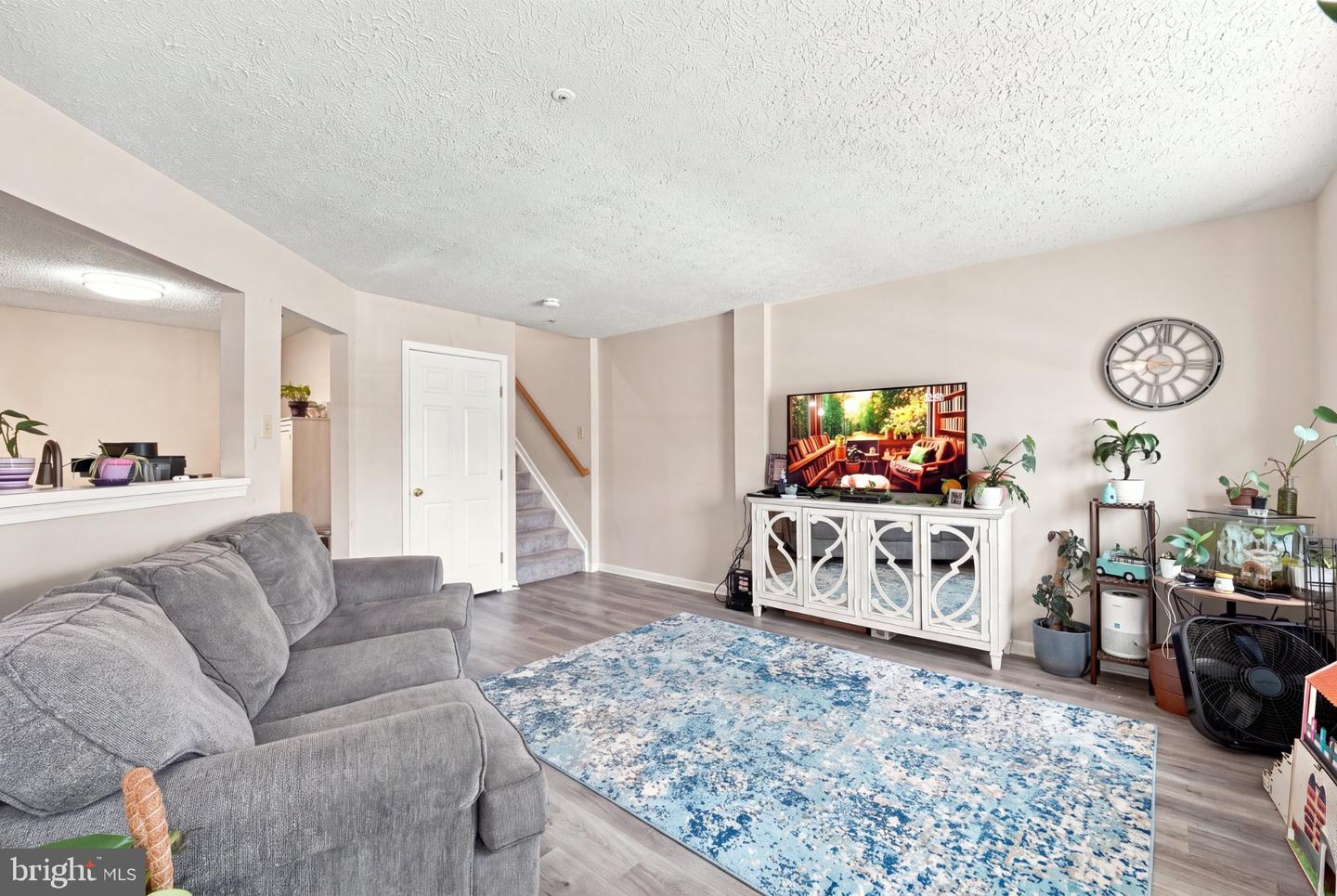 5305 Regal Property Photo 3