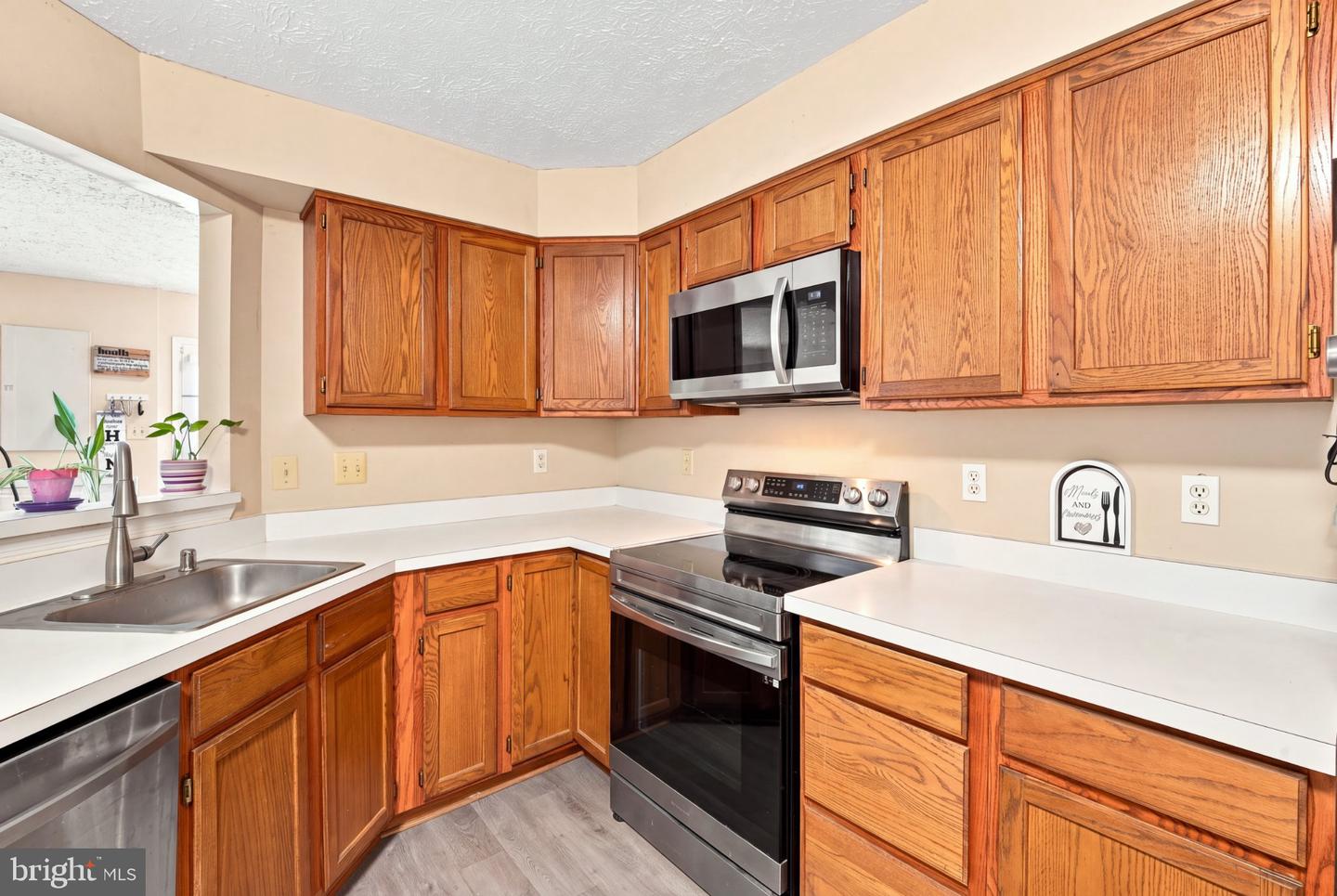 5305 Regal Property Photo 7