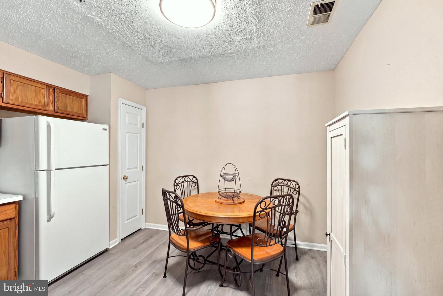 5305 Regal Property Photo 8