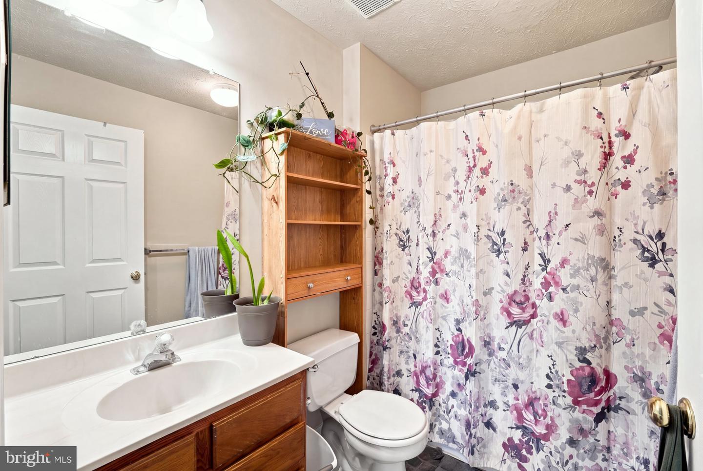 5305 Regal Property Photo 15