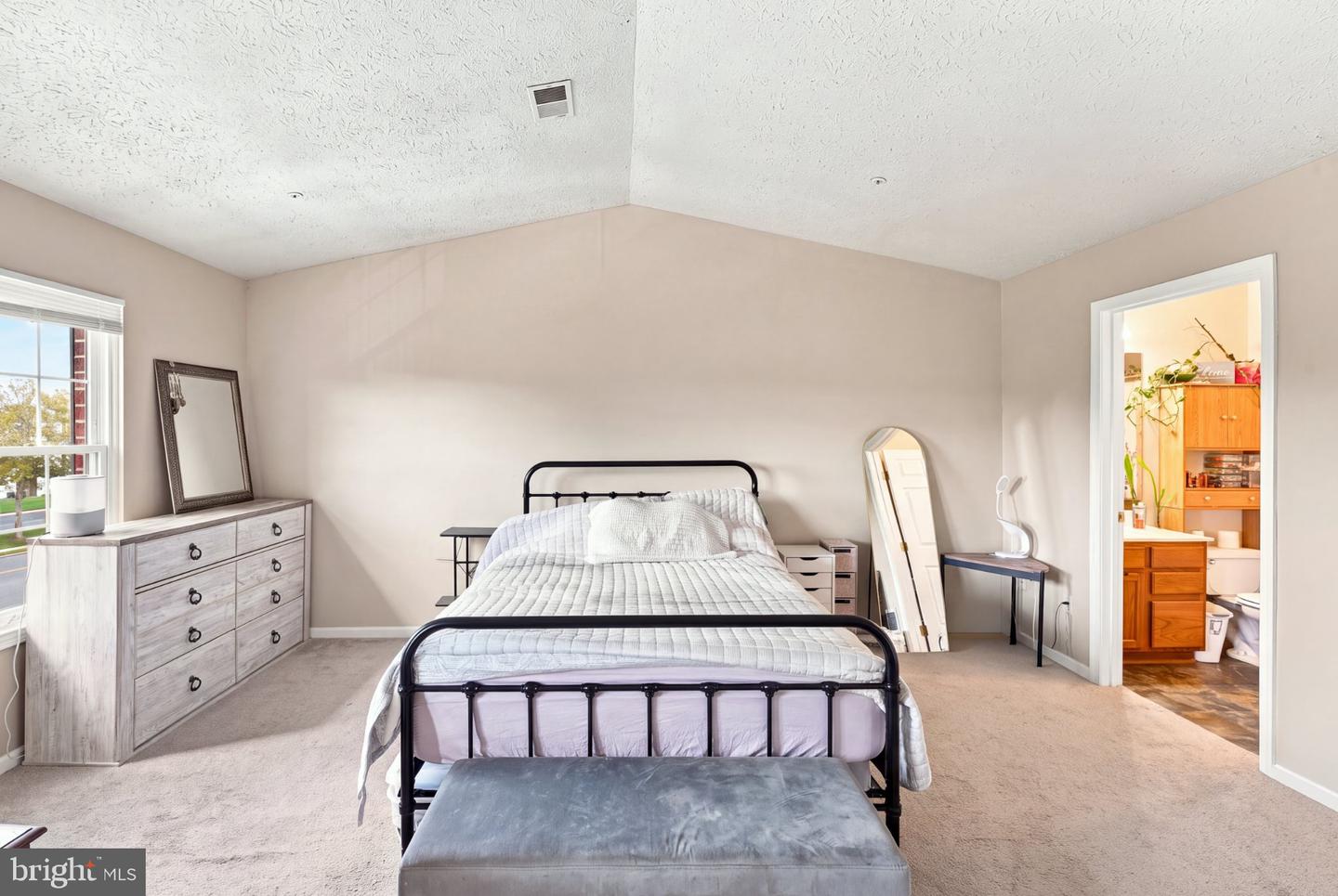 5305 Regal Property Photo 16