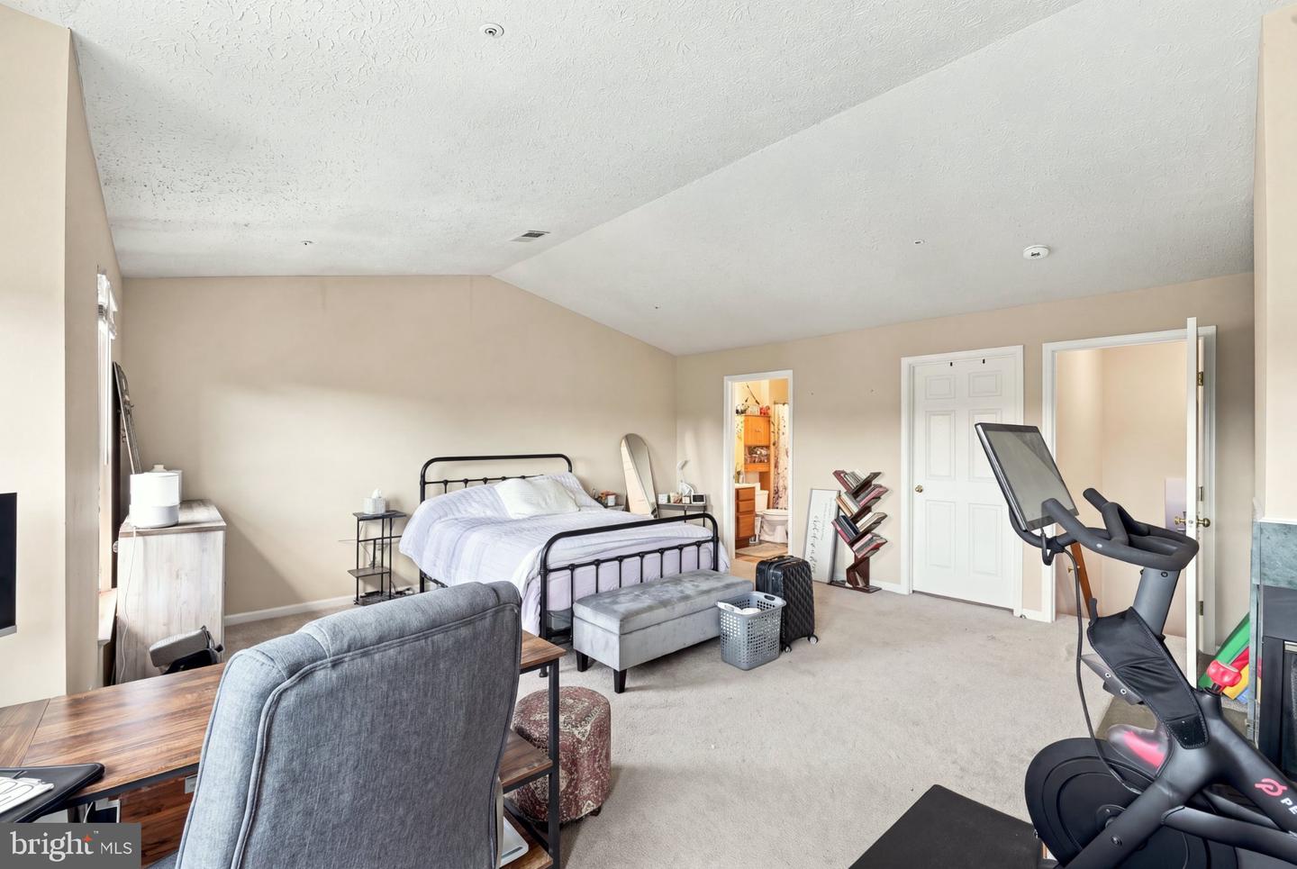 5305 Regal Property Photo 17