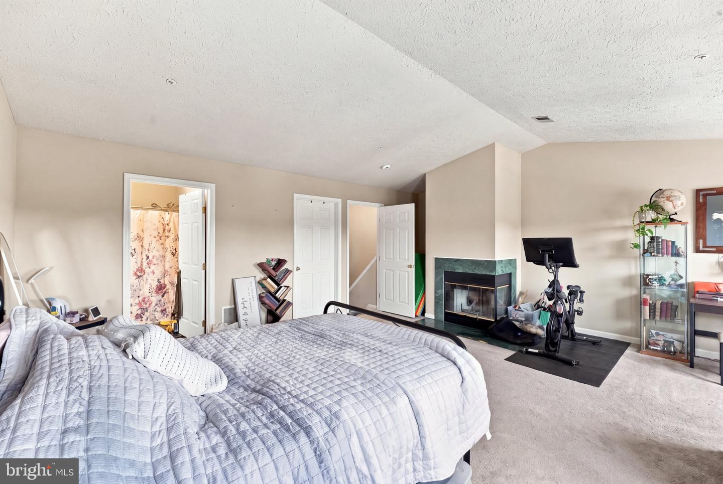 5305 Regal Property Photo 18