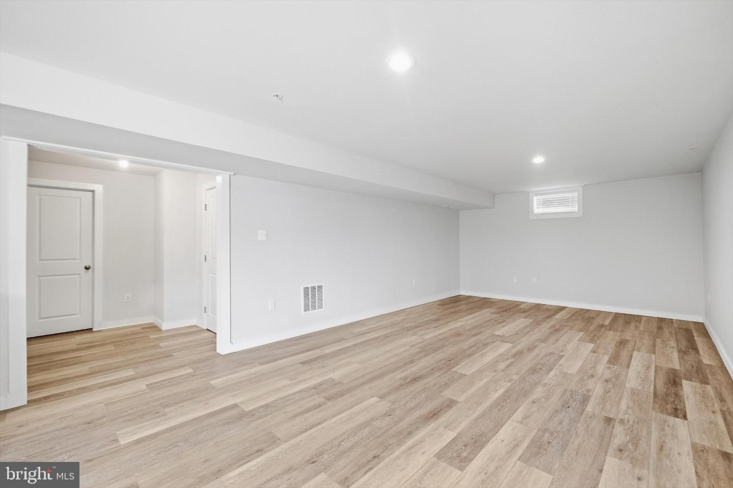 1906 Gladstone St Property Photo 31