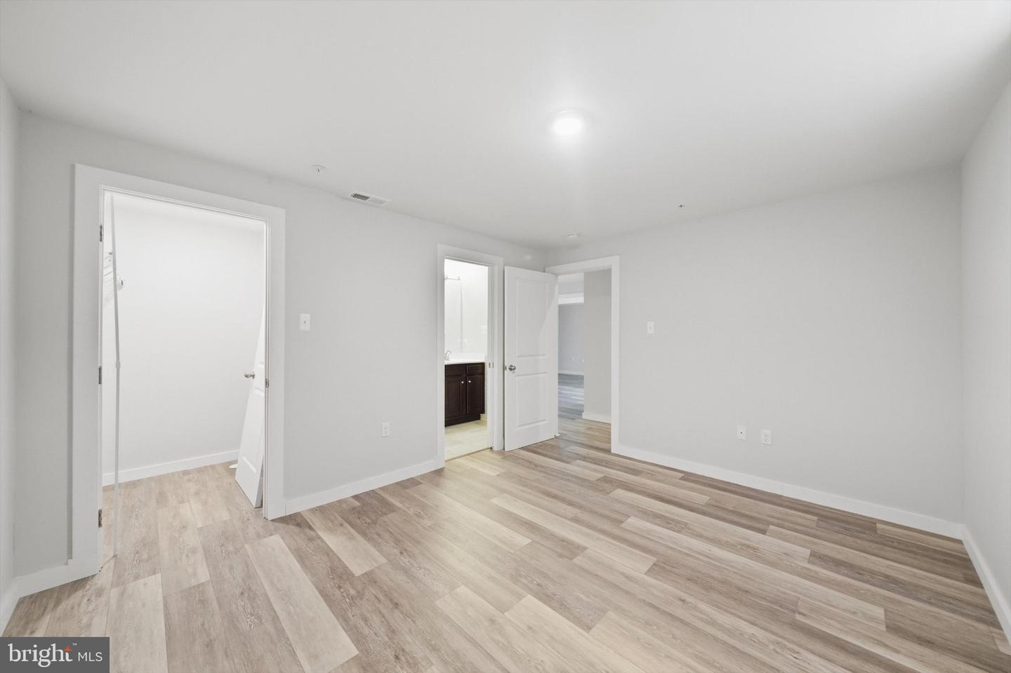 1906 Gladstone St Property Photo 32