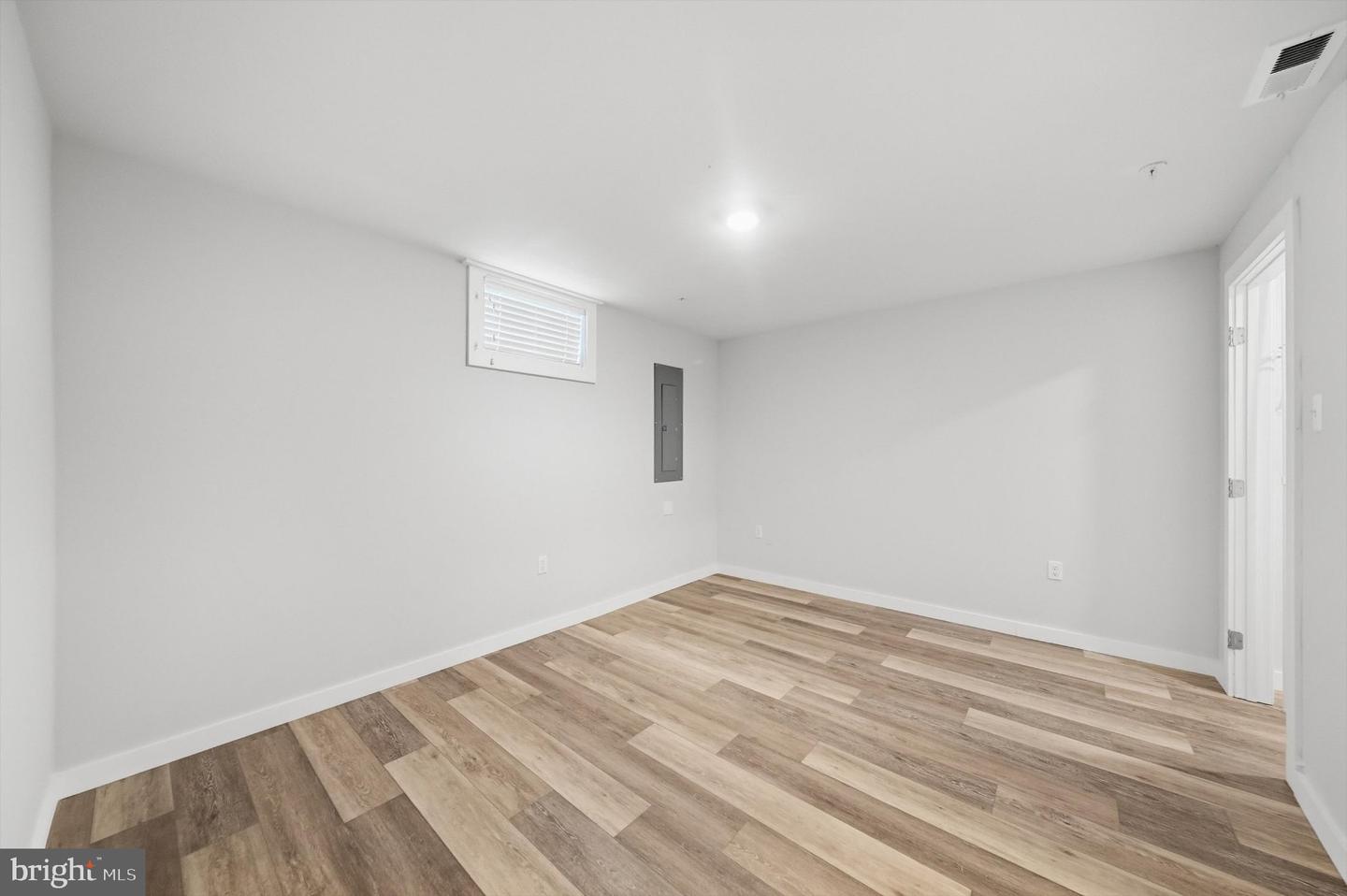 1906 Gladstone St Property Photo 33