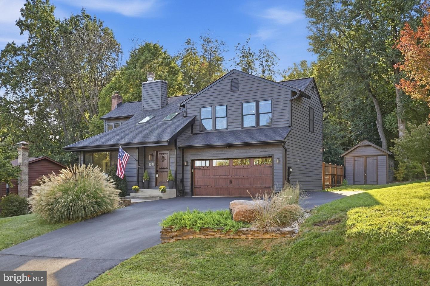 6938 FOX CHASE RD Property Photo 1