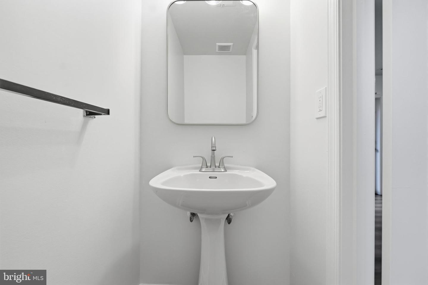 18 Victoria Sq Property Photo 3