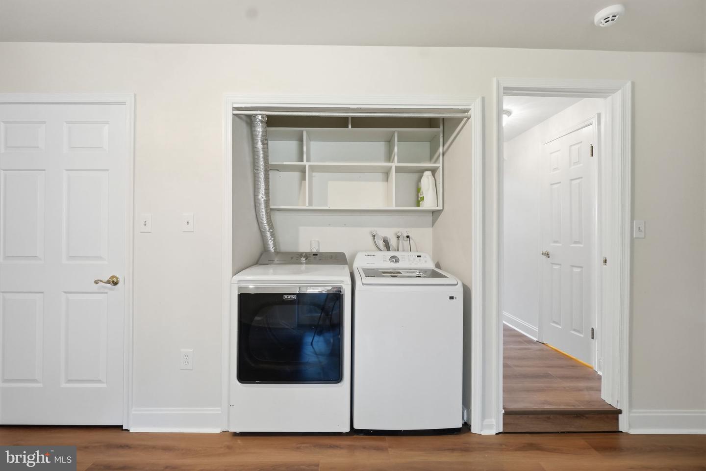 18 Victoria Sq Property Photo 5
