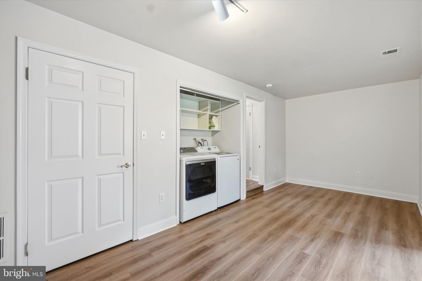 18 Victoria Sq Property Photo 6