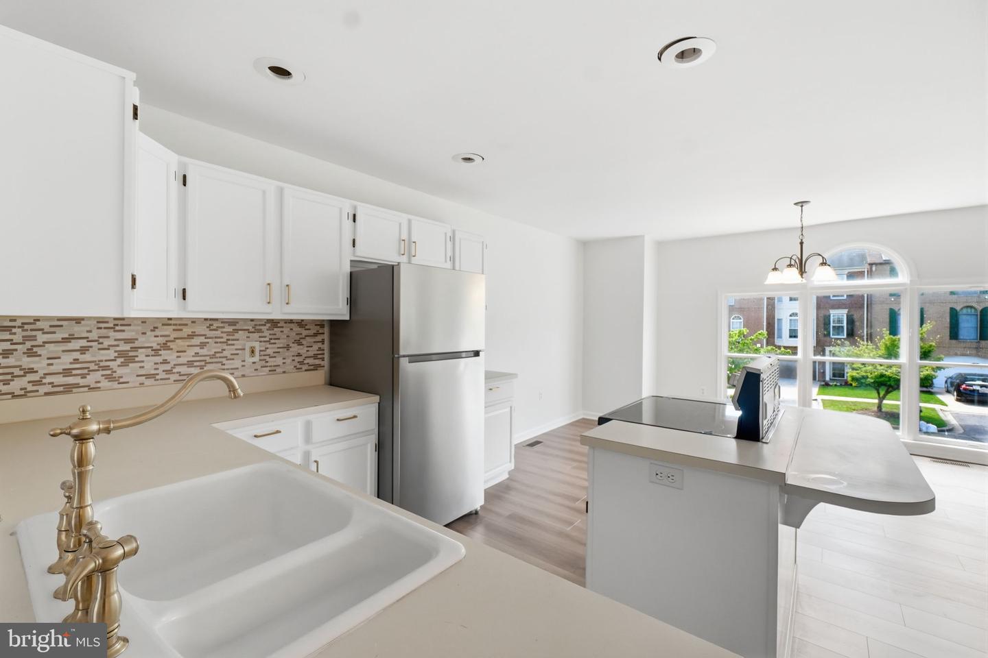 18 Victoria Sq Property Photo 7