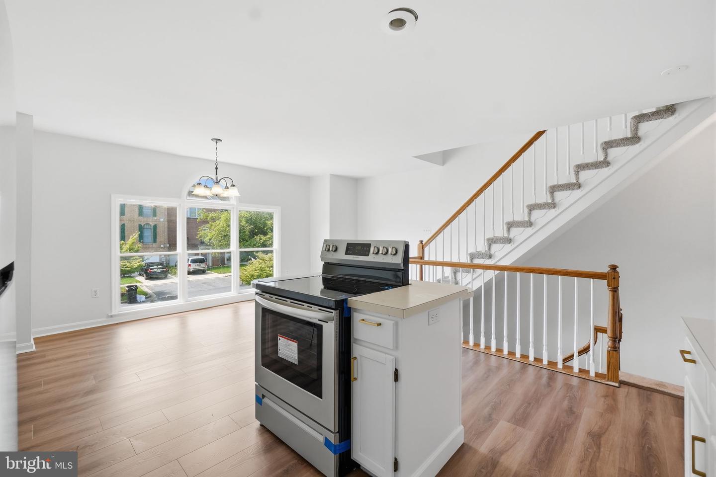 18 Victoria Sq Property Photo 8