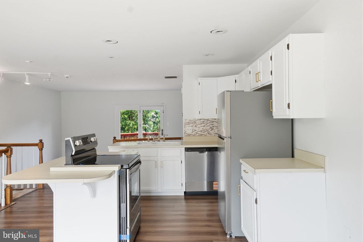 18 Victoria Sq Property Photo 9