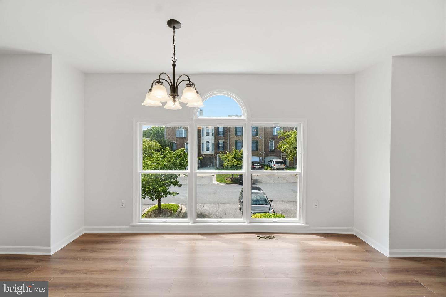 18 Victoria Sq Property Photo 11