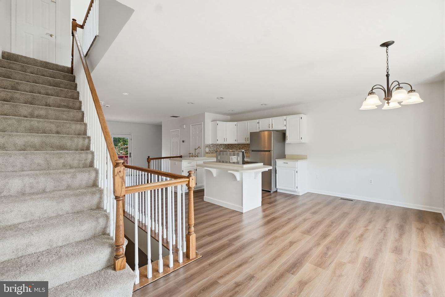 18 Victoria Sq Property Photo 12