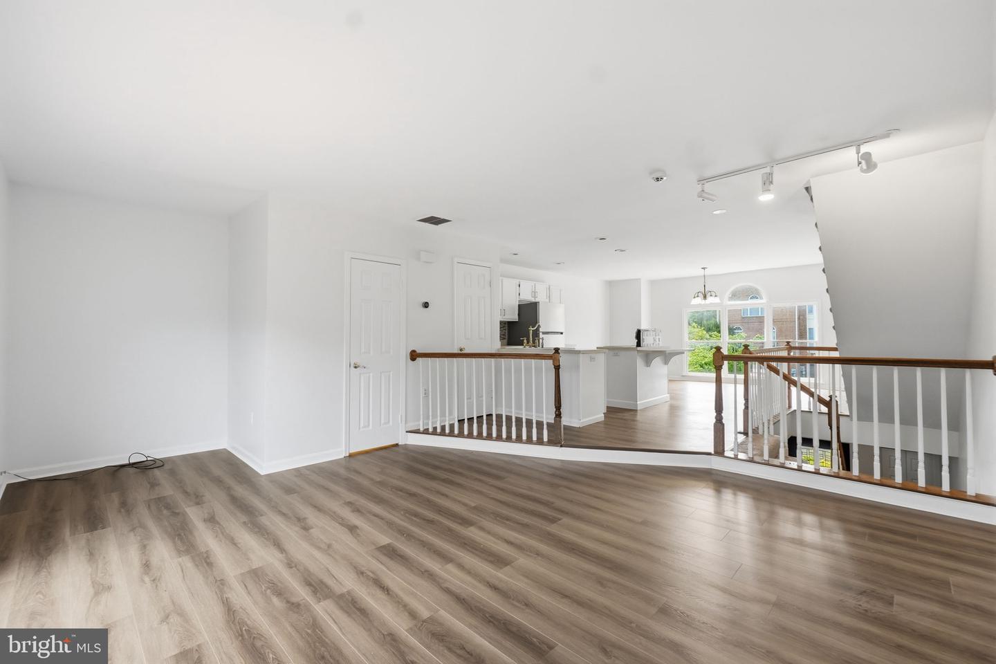 18 Victoria Sq Property Photo 17
