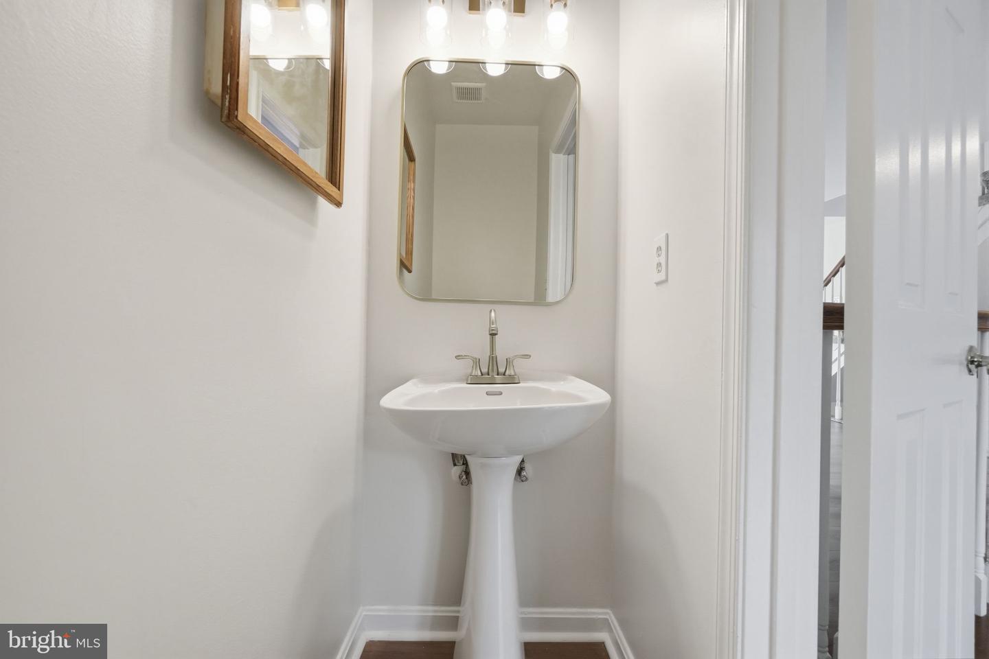 18 Victoria Sq Property Photo 18